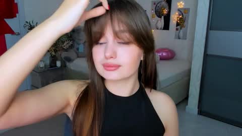 Snapshot of miraclecurly chatting on 03-04-25, 10:27 Emma online show from 03-04-25, 10:27