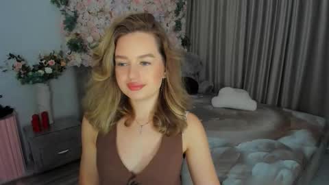 Snapshot of miraclecurly chatting on 09-08-25, 07:24 Emma online show from 09-08-25, 07:24