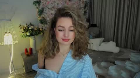 Snapshot of miraclecurly chatting on 11-12-25, 07:35 Emma online show from 11-12-25, 07:35