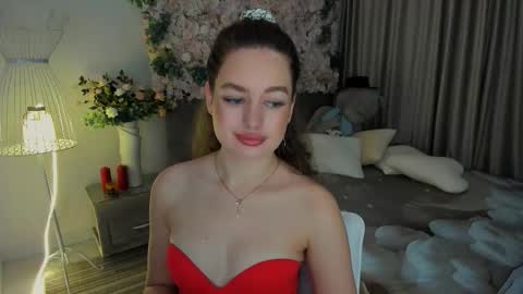 Snapshot of miraclecurly chatting on 11-13-25, 06:51 Emma online show from 11-13-25, 06:51