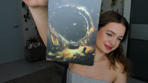 Snapshot of miraclecurly chatting on 11-28-25, 04:31 Emma online show from 11-28-25, 04:31