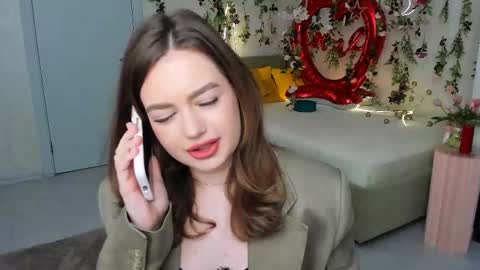 Snapshot of miraclecurly chatting on 02-26-26, 07:24 Emma online show from 02-26-26, 07:24