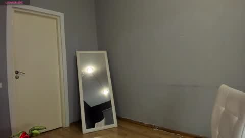 Snapshot of miradiaz chatting on 03-09-25, 01:26 Meera online show from 03-09-25, 01:26