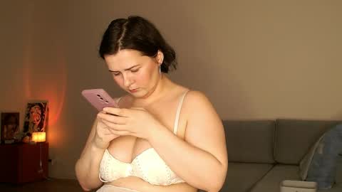 Snapshot of miradiaz chatting on 04-25-26, 10:18 Meera online show from 04-25-26, 10:18