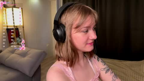 Snapshot of mirakissss chatting on 05-16-26, 09:13 Mira online show from 05-16-26, 09:13