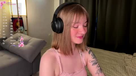 Snapshot of mirakissss chatting on 05-17-26, 09:11 Mira online show from 05-17-26, 09:11