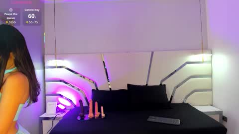 Snapshot of miranda_becerra chatting on 10-24-25, 11:39 Miranda online show from 10-24-25, 11:39