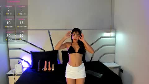 Snapshot of miranda_becerra chatting on 10-29-25, 11:23 Miranda online show from 10-29-25, 11:23