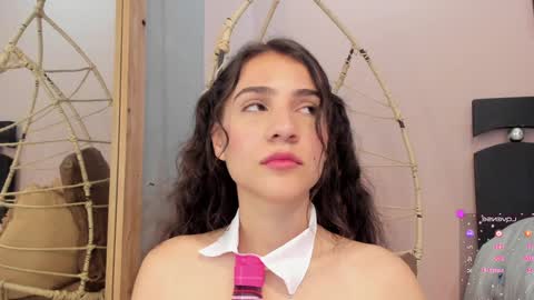 Snapshot of miranda_doll_ chatting on 01-15-25, 03:18 online show from 01-15-25, 03:18