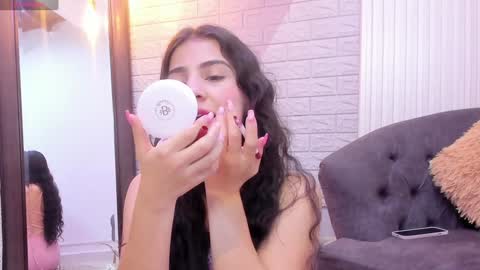 Snapshot of miranda_doll_ chatting on 01-20-25, 11:35 online show from 01-20-25, 11:35