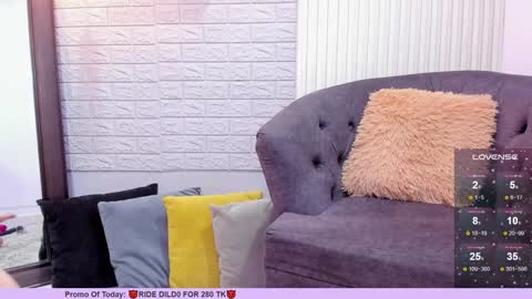 Snapshot of miranda_doll_ chatting on 01-29-25, 03:04 online show from 01-29-25, 03:04