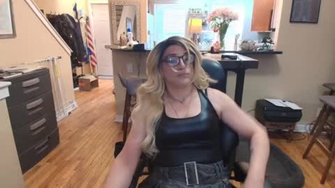 Snapshot of mirandagrrl chatting on 12-08-24, 02:52 Mirandagrrl online show from 12-08-24, 02:52