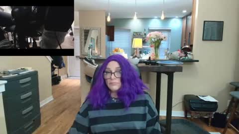 Snapshot of mirandagrrl chatting on 12-10-24, 12:27 Mirandagrrl online show from 12-10-24, 12:27