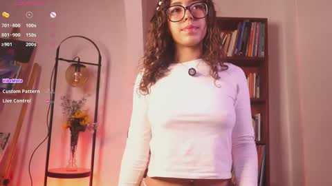 MIRANDA HERNANDEZ online show from 05-01-26, 03:55