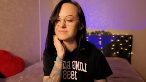 Snapshot of miraskyy chatting on 06-25-26, 10:36 MiraSkyy online show from 06-25-26, 10:36