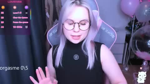 Snapshot of miray_kuriyama chatting on 02-13-26, 01:01 Kira online show from 02-13-26, 01:01