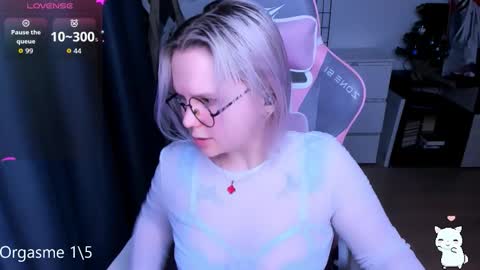 Snapshot of miray_kuriyama chatting on 03-18-26, 05:38 Kira online show from 03-18-26, 05:38