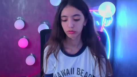 Snapshot of miri_miss chatting on 03-09-25, 04:00 Miri online show from 03-09-25, 04:00