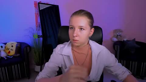 miriam_crazy online show from 10-18-25, 08:37