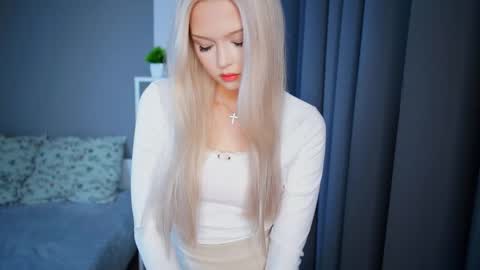 Snapshot of mirianscorgie chatting on 10-15-25, 06:30 Elsa online show from 10-15-25, 06:30