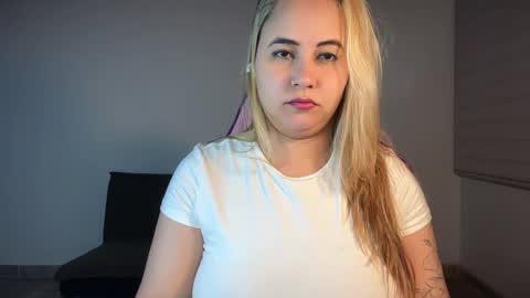 Snapshot of mirilinda chatting on 02-21-26, 04:13 mirilinda online show from 02-21-26, 04:13