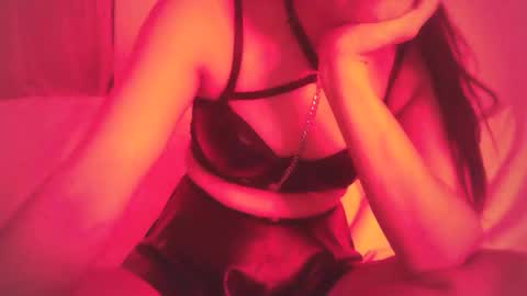 Snapshot of mirra_sins chatting on 10-11-25, 08:40 Mirra online show from 10-11-25, 08:40