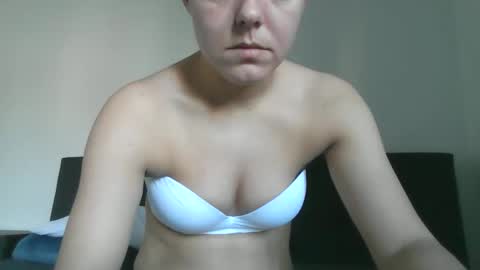 Snapshot of mirra_sins chatting on 10-16-25, 10:05 Mirra online show from 10-16-25, 10:05