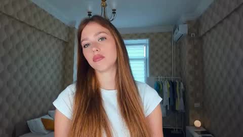 Jennifer online show from 09-26-25, 06:39