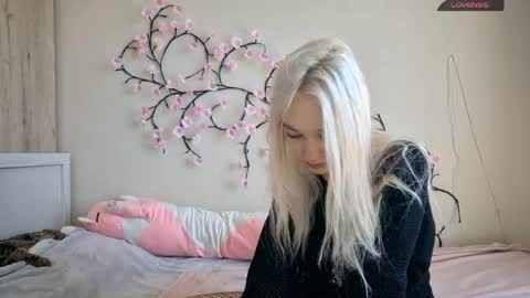 Snapshot of misamew chatting on 04-28-26, 09:58 MisaMew online show from 04-28-26, 09:58