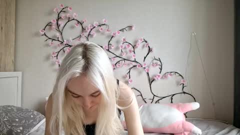 Snapshot of misamew chatting on 05-15-26, 09:27 MisaMew online show from 05-15-26, 09:27