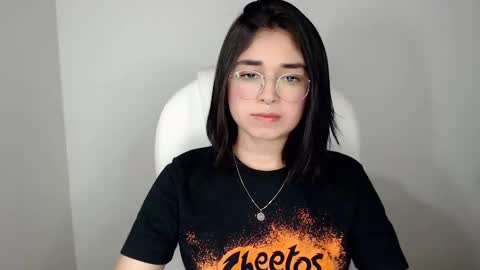 Snapshot of misha__sweet__27 chatting on 02-05-25, 04:37 misha online show from 02-05-25, 04:37