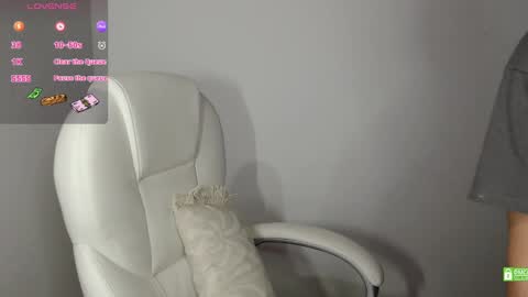 Snapshot of misha__sweet__27 chatting on 02-19-25, 10:01 misha online show from 02-19-25, 10:01