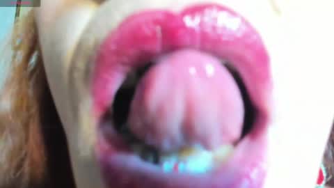 Snapshot of mishell_bons4 chatting on 05-29-26, 01:47 Mishell Bons online show from 05-29-26, 01:47
