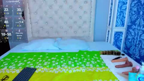 Mishell online show from 10-31-25, 01:34