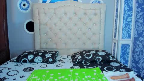 Mishell online show from 12-19-25, 12:01