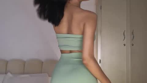 Snapshot of mishelle___7 chatting on 02-17-26, 04:57 Shell online show from 02-17-26, 04:57