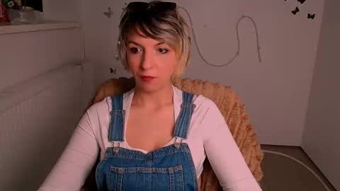 Mishelle online show from 05-02-26, 03:06