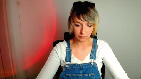Mishelle online show from 05-03-26, 01:28