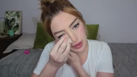Snapshot of mishymoon chatting on 04-20-26, 08:32 Elora online show from 04-20-26, 08:32