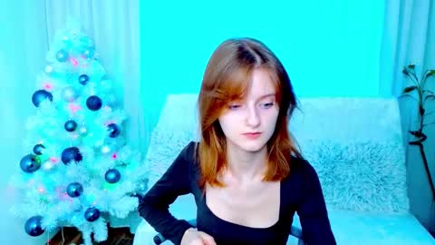 Snapshot of miss___alisa chatting on 12-20-25, 08:32 Alisa NONNUDE online show from 12-20-25, 08:32