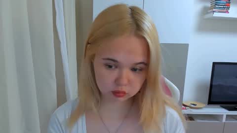 Snapshot of miss__selena chatting on 03-06-25, 04:38 miss__selena online show from 03-06-25, 04:38