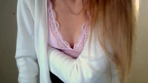 Snapshot of miss_angelina_ chatting on 10-22-25, 05:52 Angelina online show from 10-22-25, 05:52