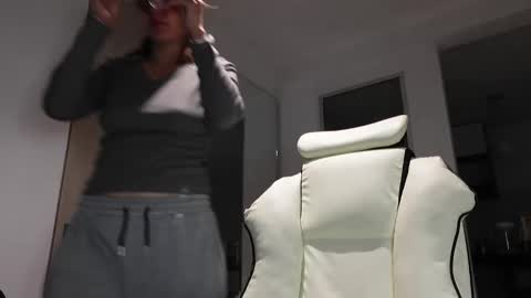 Snapshot of miss_ann_1 chatting on 05-04-26, 12:28 miss_ann_1 online show from 05-04-26, 12:28