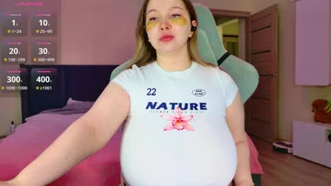 Snapshot of miss_anna909 chatting on 04-22-26, 10:17 Anna online show from 04-22-26, 10:17