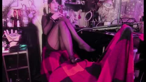 Snapshot of miss_asmodeus chatting on 10-14-25, 08:42 missAsmodeus online show from 10-14-25, 08:42