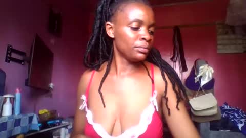 Snapshot of miss_belllo chatting on 04-13-26, 11:05 miss_belllo online show from 04-13-26, 11:05