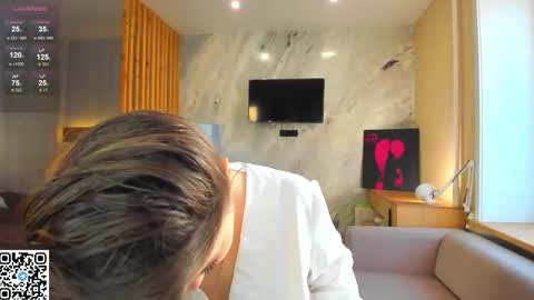 Snapshot of miss_bubbles chatting on 09-26-25, 01:31 Sandy online show from 09-26-25, 01:31