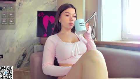 Snapshot of miss_bubbles chatting on 09-27-25, 01:43 Sandy online show from 09-27-25, 01:43