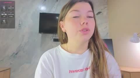 Snapshot of miss_bubbles chatting on 10-04-25, 12:30 Sandy online show from 10-04-25, 12:30