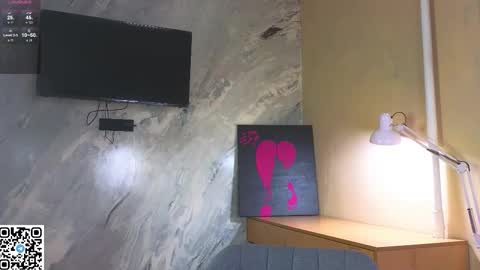 Snapshot of miss_bubbles chatting on 10-11-25, 12:32 Sandy online show from 10-11-25, 12:32